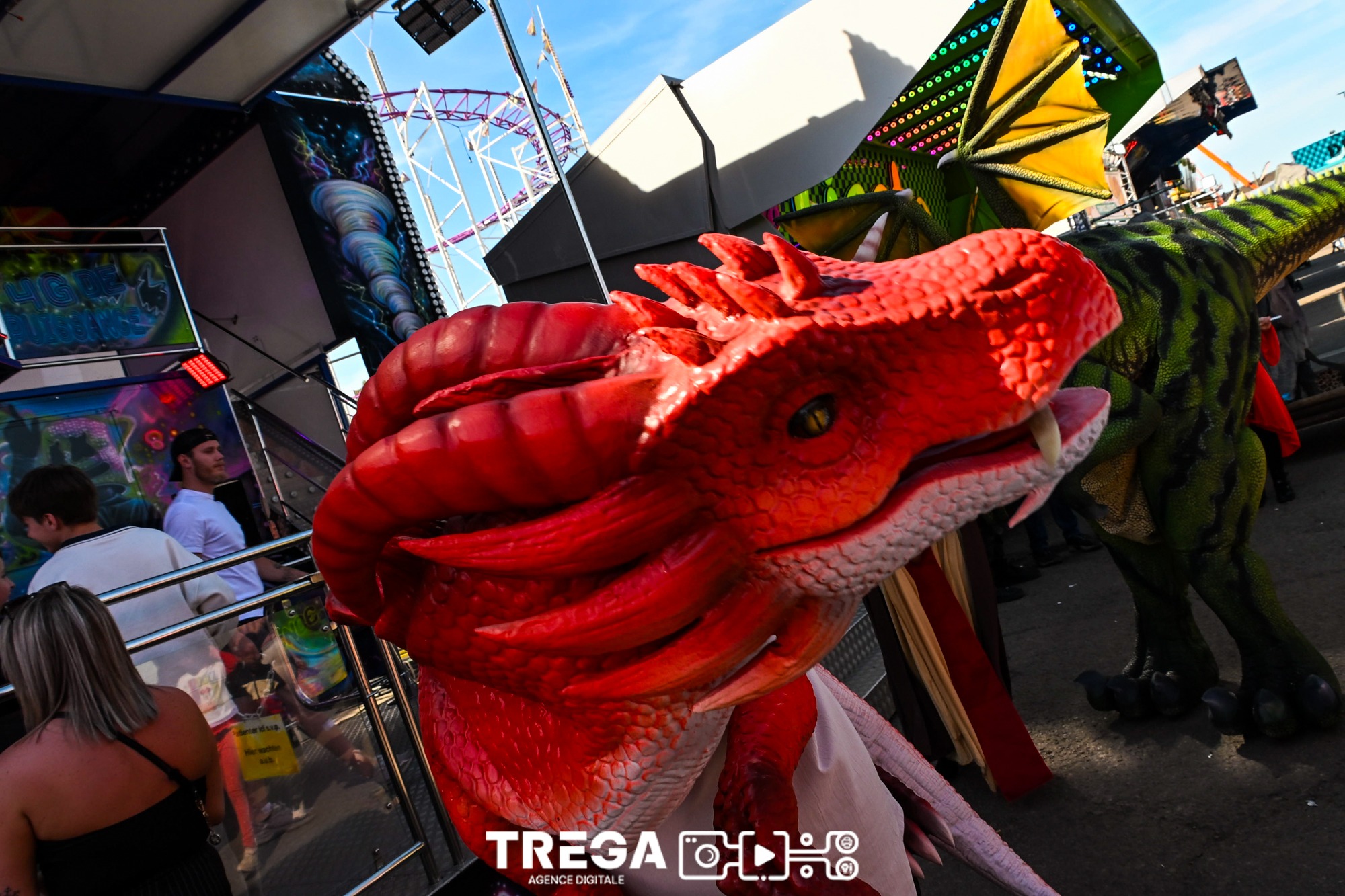 Dragon rouge en déambulation